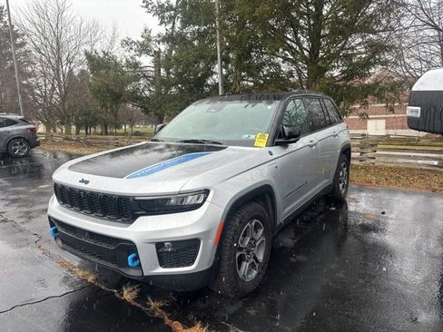 Used 2024 Jeep Grand Cherokee Trailhawk image 2