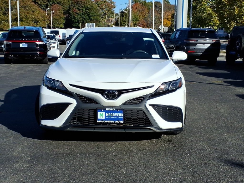 Used 2022 Toyota Camry SE w/ Cold Weather Package FWD image 3