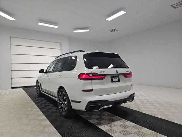 Used 2022 BMW X7 xDrive40i w/ M Sport Package AWD/4WD image 3