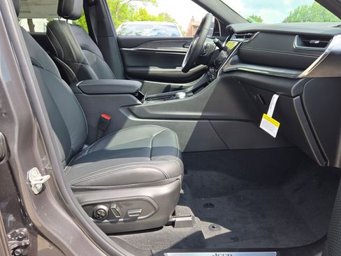 New 2025 Jeep Grand Cherokee L Overland image 7