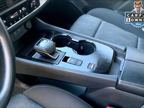 Used 2024 Nissan Rogue SV image 16