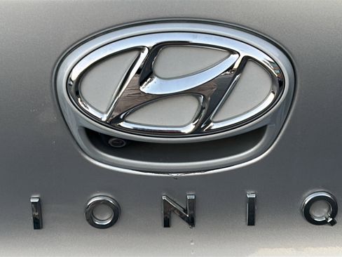 Used 2019 Hyundai Ioniq Hatchback 4D image 13