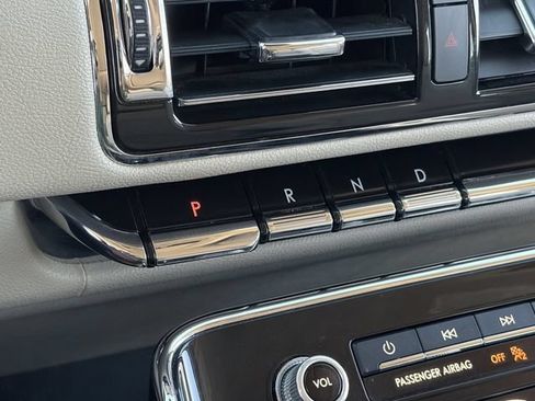 Used 2018 Lincoln Navigator Reserve w/ Technology Package AWD/4WD image 15