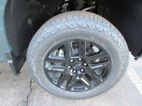 New 2026 Chevrolet Silverado 1500 Custom Trail Boss w/ LPO, Dark Essentials Package image 9