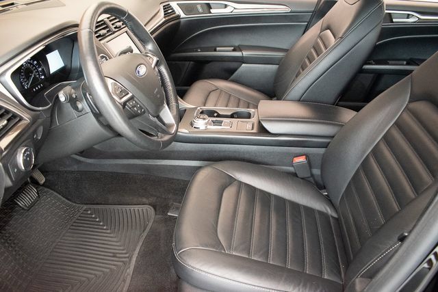 Used 2018 Ford Fusion SE w/ Fusion SE Technology Package FWD image 18