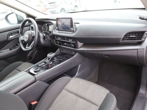 Used 2024 Nissan Rogue SV image 13