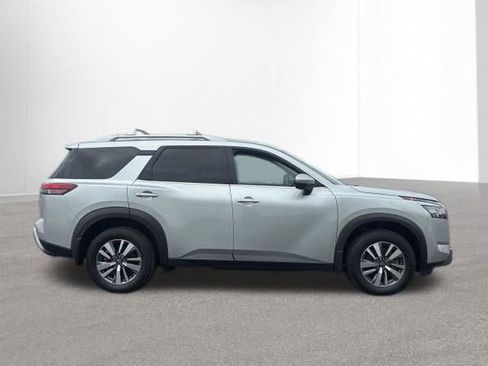 Used 2024 Nissan Pathfinder SL w/ Cargo Package image 6