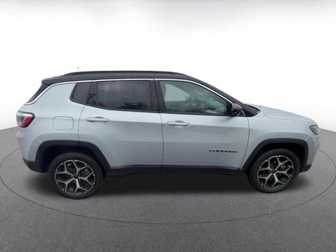 Used 2025 Jeep Compass Limited AWD/4WD image 16