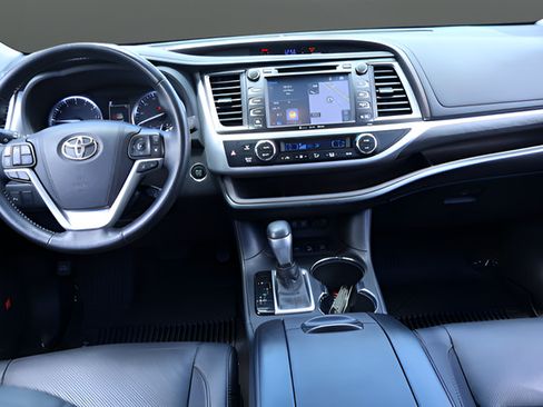 Used 2018 Toyota Highlander Limited Platinum AWD/4WD image 15