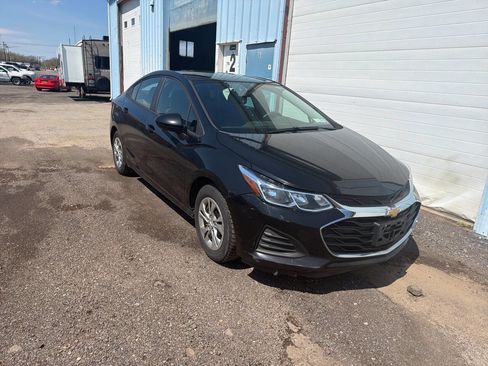 Used 2019 Chevrolet Cruze LS image 3