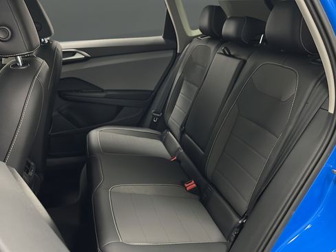 Used 2023 Volkswagen Taos SE w/ Panoramic Sunroof Package AWD/4WD image 22
