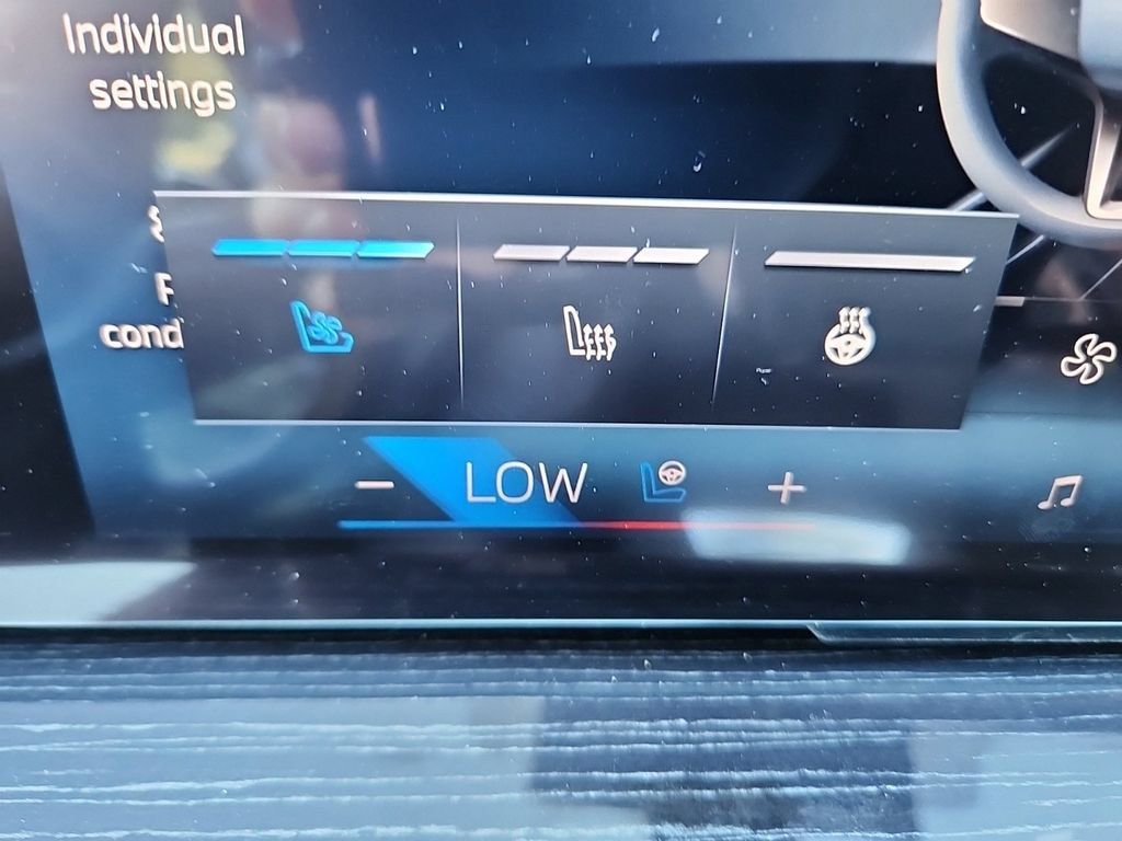 Certified 2025 BMW X7 M60i AWD/4WD image 37