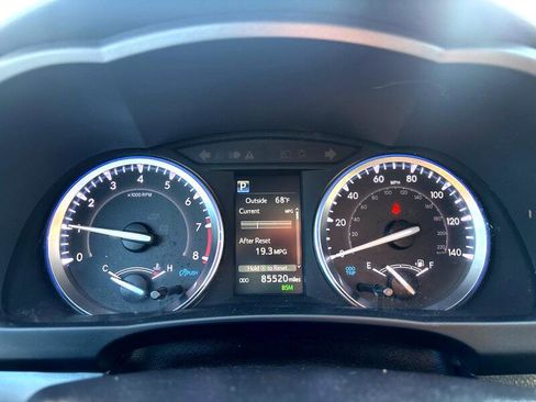 Used 2019 Toyota Highlander XLE image 16