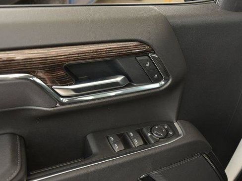 New 2025 GMC Sierra 1500 SLE w/ Preferred Package image 16