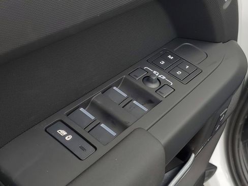 New 2026 Land Rover Defender 110 S image 12