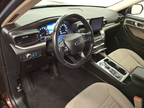 Used 2020 Ford Explorer XLT w/ Comfort Package image 18