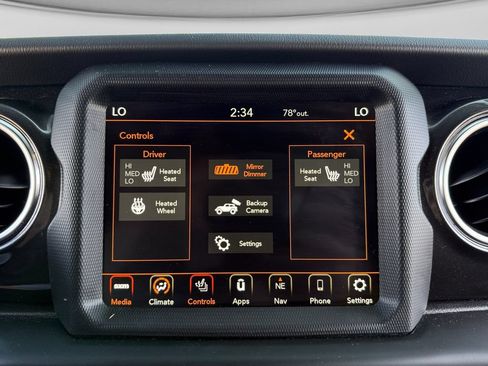 Used 2022 Jeep Wrangler Unlimited Sahara AWD/4WD image 25