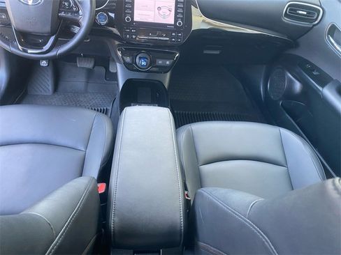 Used 2022 Toyota Prius XLE image 11