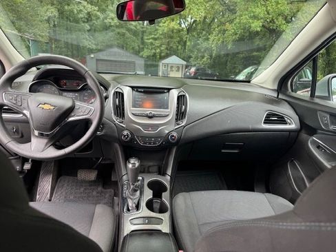 Used 2017 Chevrolet Cruze LT w/ Convenience Package image 16