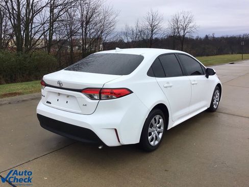 Used 2024 Toyota Corolla LE image 3