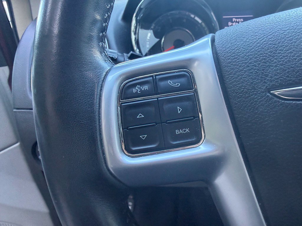 Used 2012 Chrysler Town & Country Touring-L w/ Driver Convenience Group FWD image 21