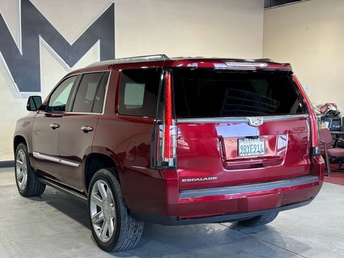 Used 2017 Cadillac Escalade Premium Luxury image 7
