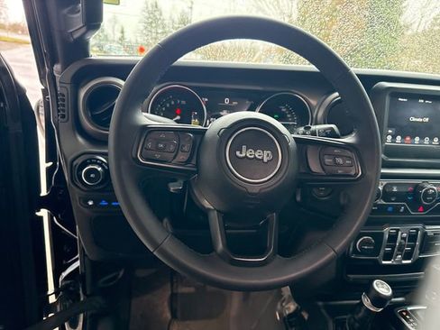 Used 2023 Jeep Wrangler Unlimited image 22