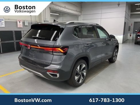 New 2025 Volkswagen Taos SE image 4