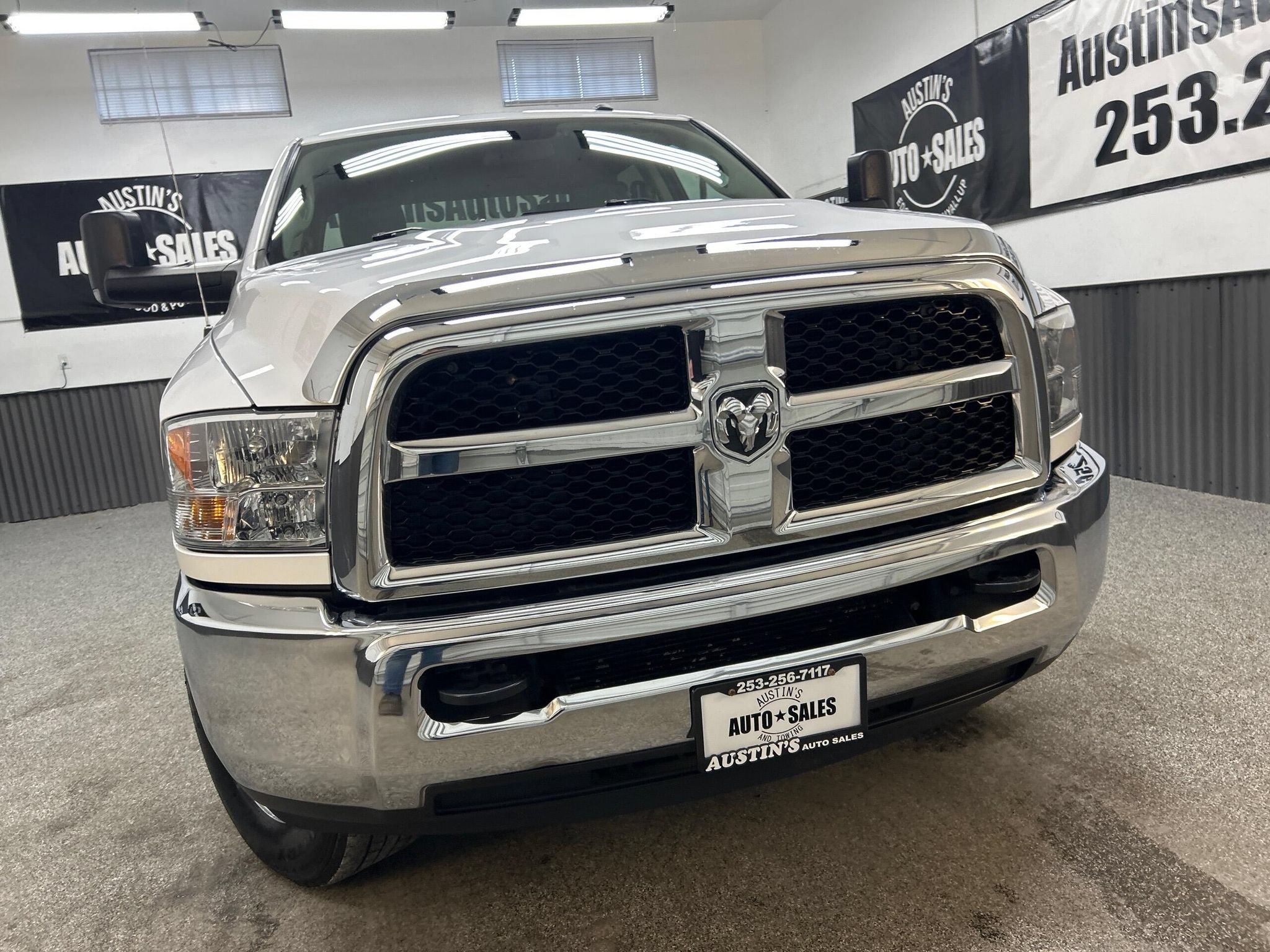 Used 2018 RAM 2500 Tradesman w/ Chrome Appearance Group AWD/4WD image 2