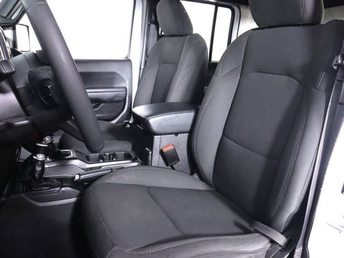 Used 2023 Jeep Wrangler Unlimited AWD/4WD image 30