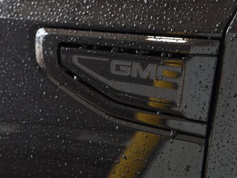 New 2026 GMC Yukon Denali w/ Sun & Power Step Package image 12