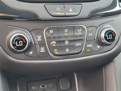 Used 2023 Chevrolet Equinox RS image 23