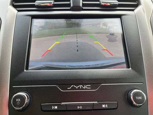 Used 2020 Ford Fusion SE FWD image 9