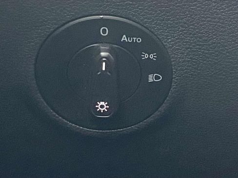 Used 2024 Volkswagen Taos SE image 30