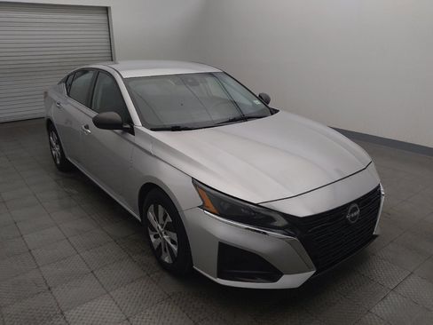 Used 2024 Nissan Altima 2.5 S FWD image 13