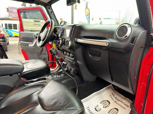 Used 2014 Jeep Wrangler Unlimited Sahara w/ Connectivity Group image 17