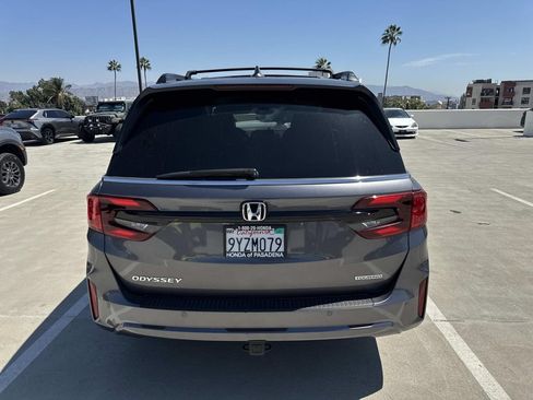 Used 2026 Honda Odyssey Touring image 11