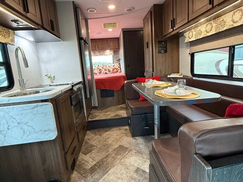 Used 2019 Chevrolet Express 4500 w/ RV Package image 9