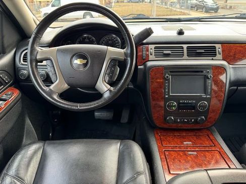 Used 2013 Chevrolet Avalanche LTZ image 22