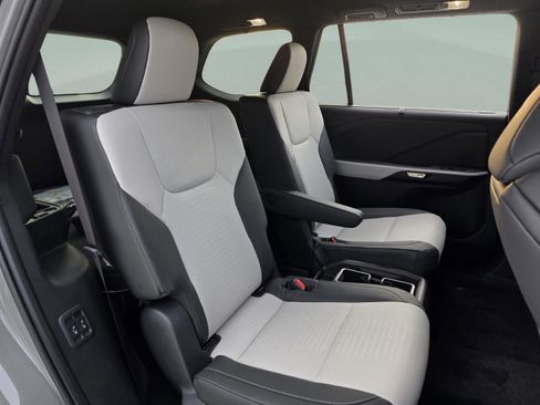 Certified 2026 Lexus TX 500h AWD w/ Technology Package image 30