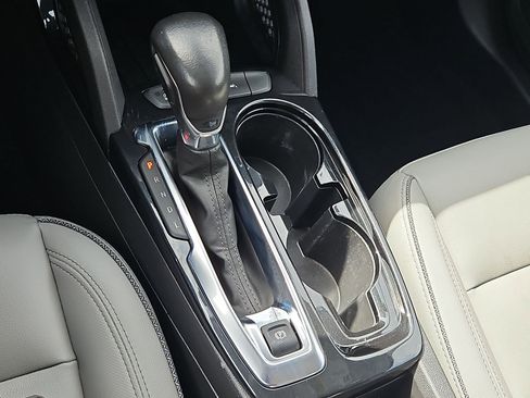 Used 2021 Chevrolet TrailBlazer LT w/ Premium Seating Package FWD image 21