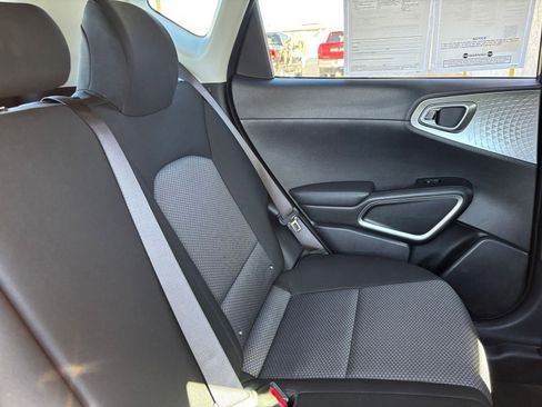 Used 2025 Kia Soul LX w/ LX Technology Package FWD image 35