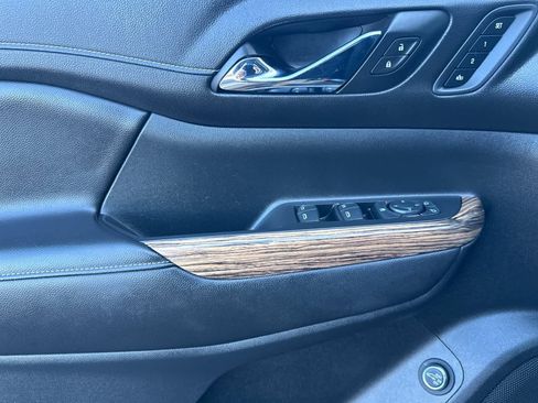 Used 2019 GMC Acadia Denali w/ Technology Package image 12