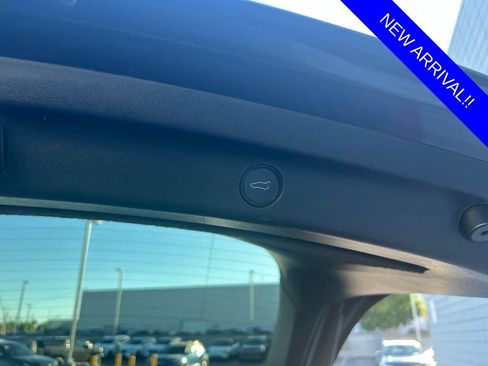 Used 2022 Tesla Model Y Performance AWD/4WD image 10