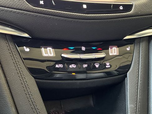 Used 2020 Cadillac XT5 Premium Luxury AWD/4WD image 23