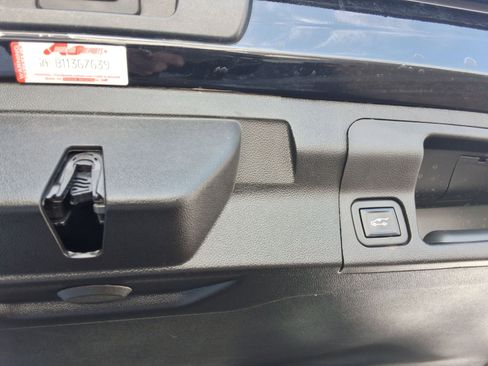 Used 2022 GMC Acadia SLE w/ Driver Convenience Package image 22