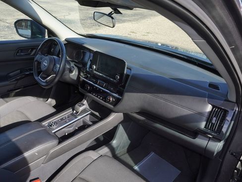 Used 2025 Nissan Pathfinder SV AWD/4WD image 8