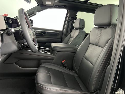 Used 2025 Chevrolet Suburban RST w/ Sun And Tow Package image 22