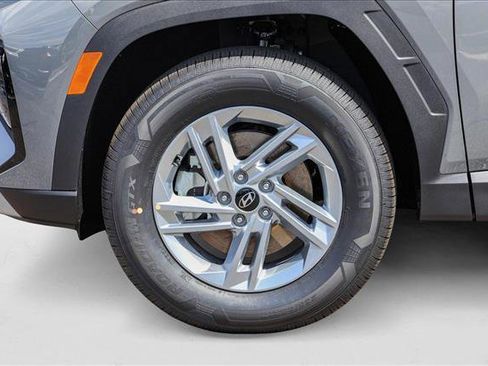 New 2025 Hyundai Tucson SE image 9