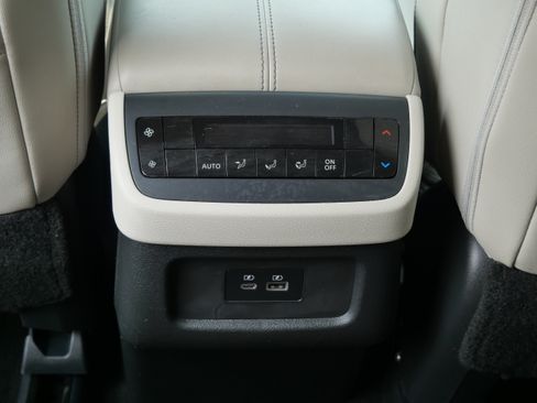 Used 2023 Nissan Pathfinder SL AWD/4WD image 17